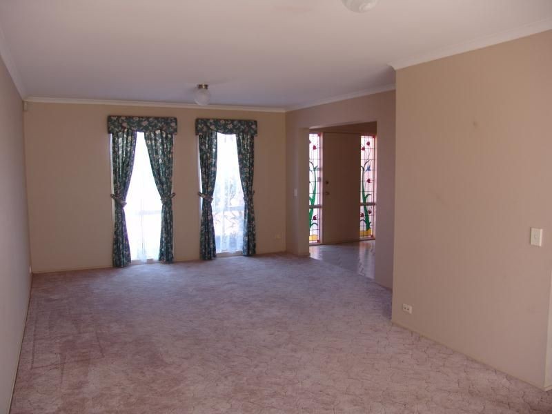 2 Elderslie Court, Wattle Grove NSW 2173