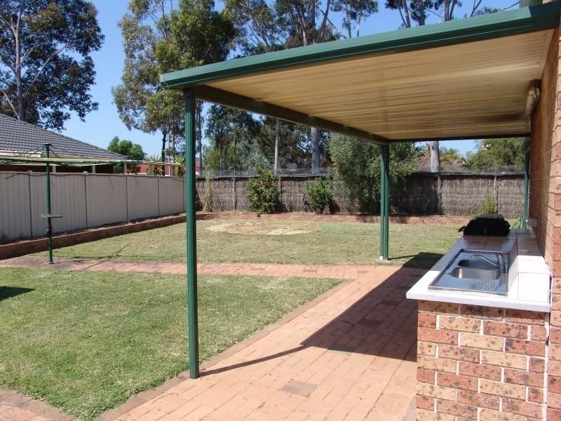 2 Elderslie Court, Wattle Grove NSW 2173