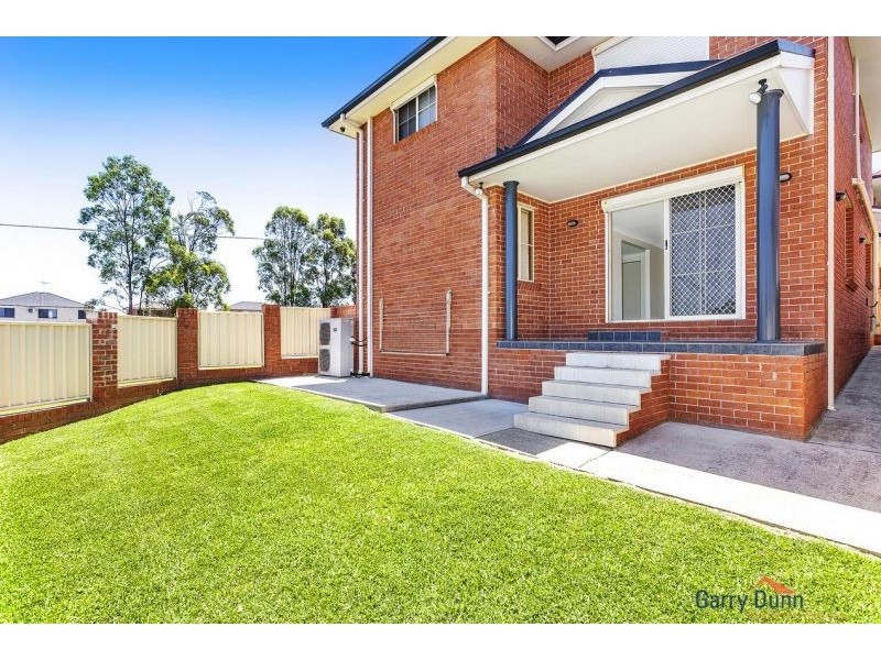 68a Pine Rd, Casula NSW 2170
