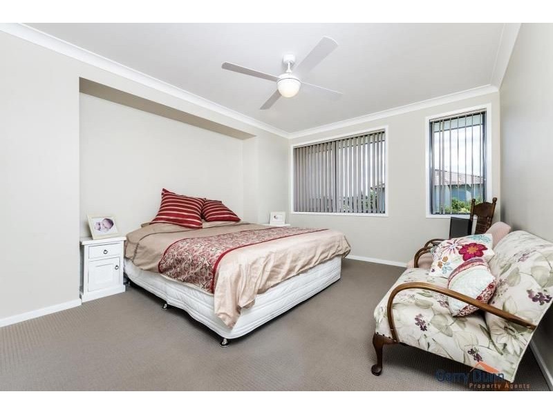 5 Whitfield Parade, Hammondville NSW 2170