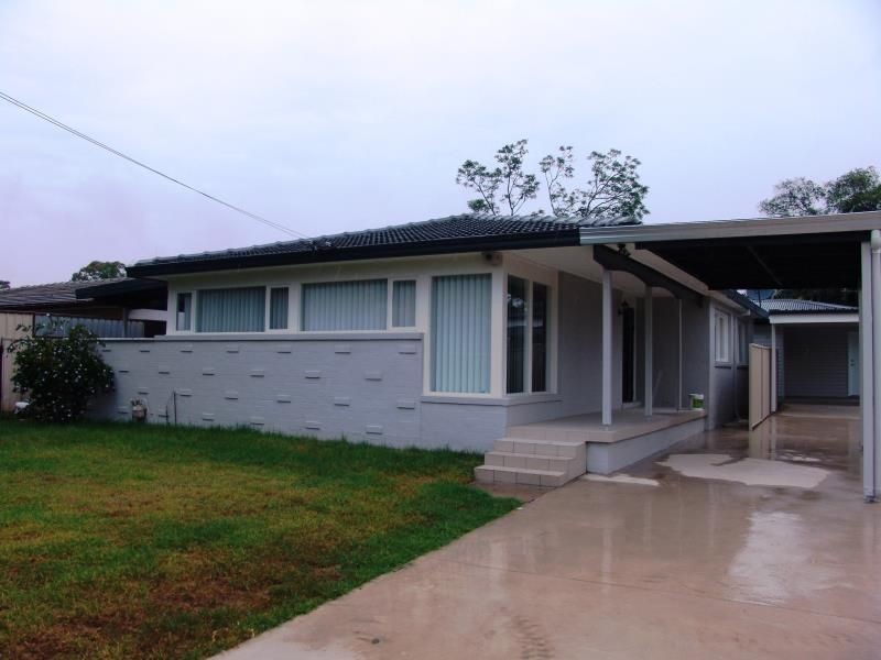 33 Birdwood Avenue, Wattle Grove NSW 2173