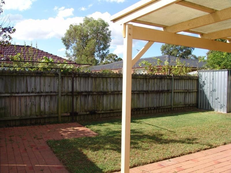 15 Castlerock Court, Wattle Grove NSW 2173