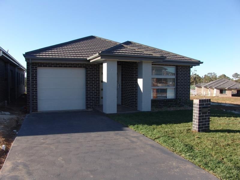 7 Junee Street, Gregory Hills NSW 2557