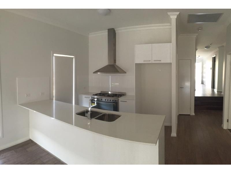 7 Junee Street, Gregory Hills NSW 2557