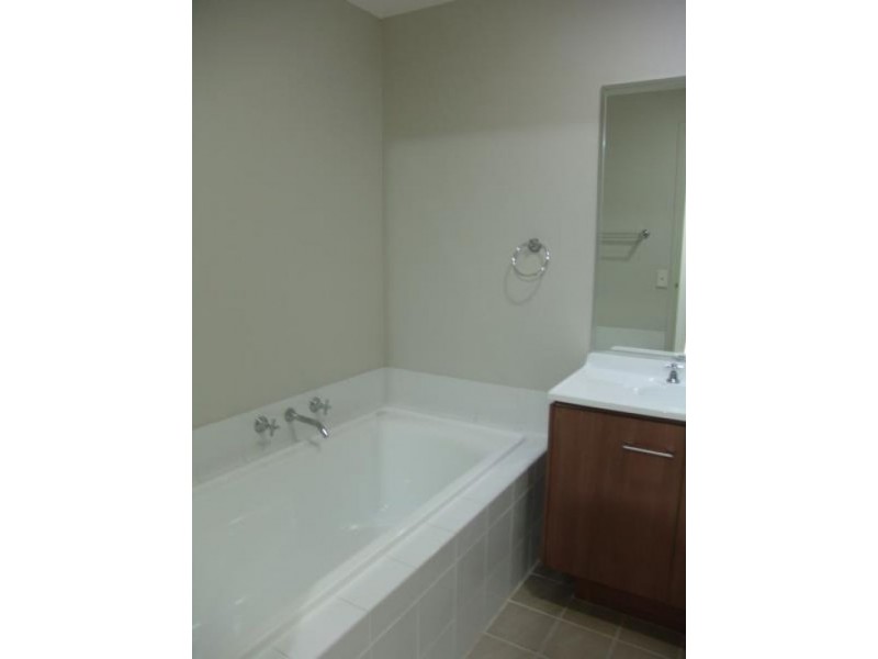 2 Acton Lane, Holsworthy NSW 2173