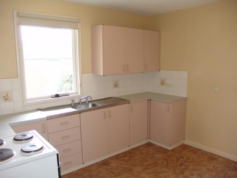 8 Rix Avenue, Hammondville NSW 2170