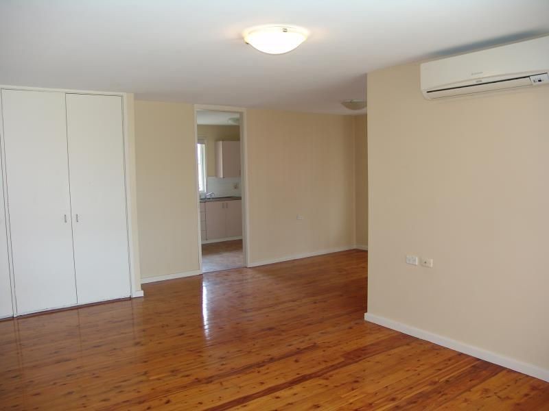 8 Rix Avenue, Hammondville NSW 2170