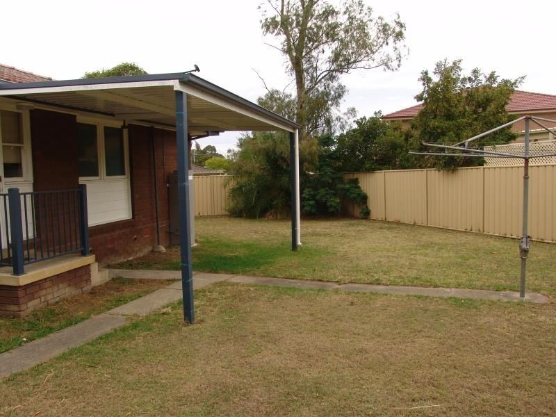 8 Rix Avenue, Hammondville NSW 2170