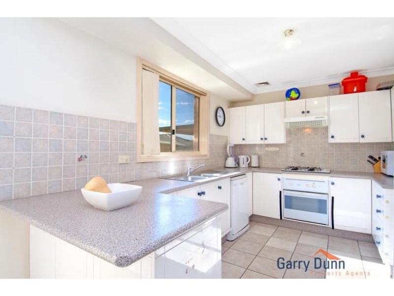 19 White Cliffs Ave, Hoxton Park NSW 2171