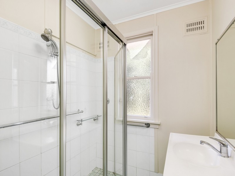 11 Dunrossil Ave, Casula NSW 2170