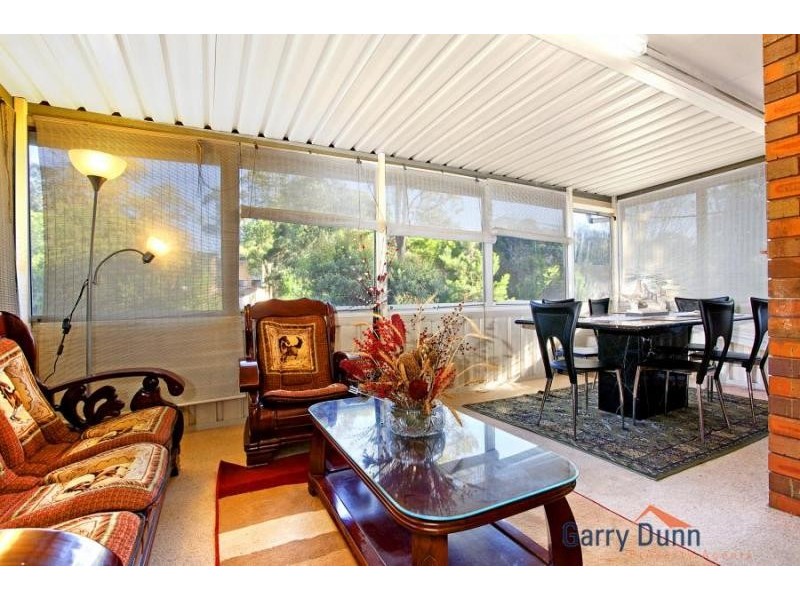 16 Hazel Pl, Ingleburn NSW 2565