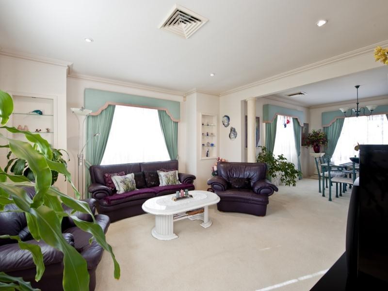 9 Kane Place, Casula NSW 2170