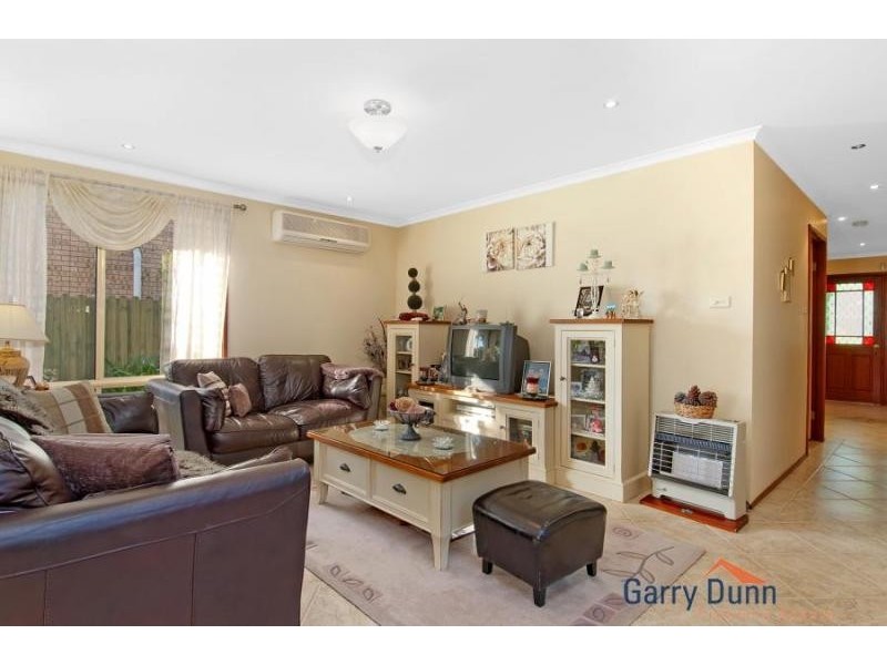 3 Peri Crt, Wattle Grove NSW 2173
