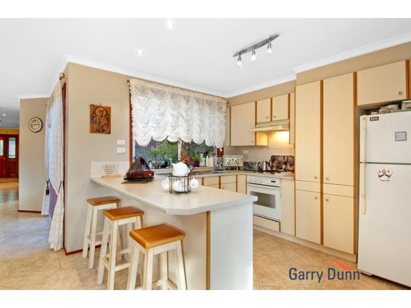 3 Peri Crt, Wattle Grove NSW 2173