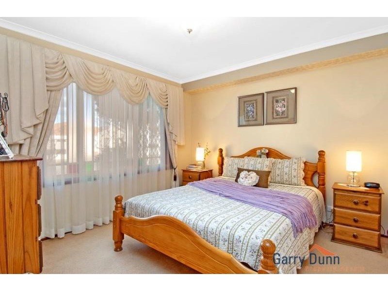 3 Peri Crt, Wattle Grove NSW 2173