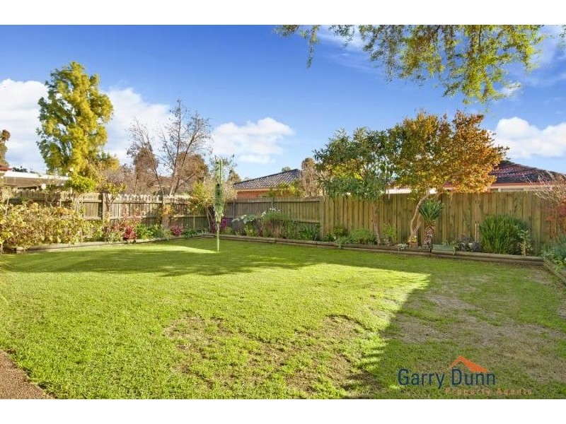 3 Peri Crt, Wattle Grove NSW 2173