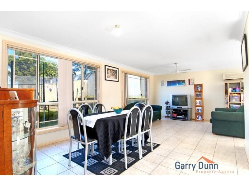 19 White Cliffs Avenue, Hoxton Park NSW 2171