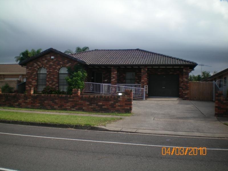 17 Aylesbury Crescent, Chipping Norton NSW 2170
