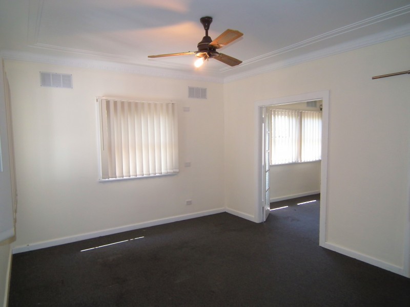 10 Belmont Road, Glenfield NSW 2167