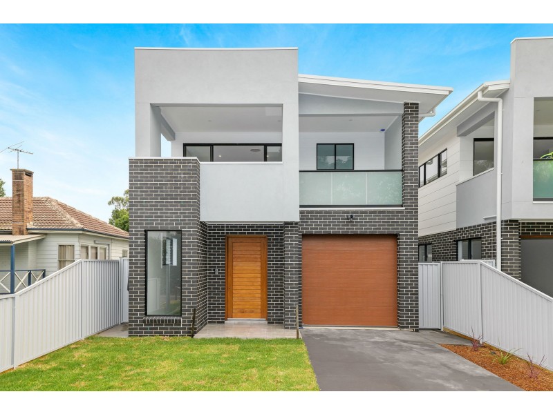 6b Anzac Mews, Wattle Grove NSW 2173