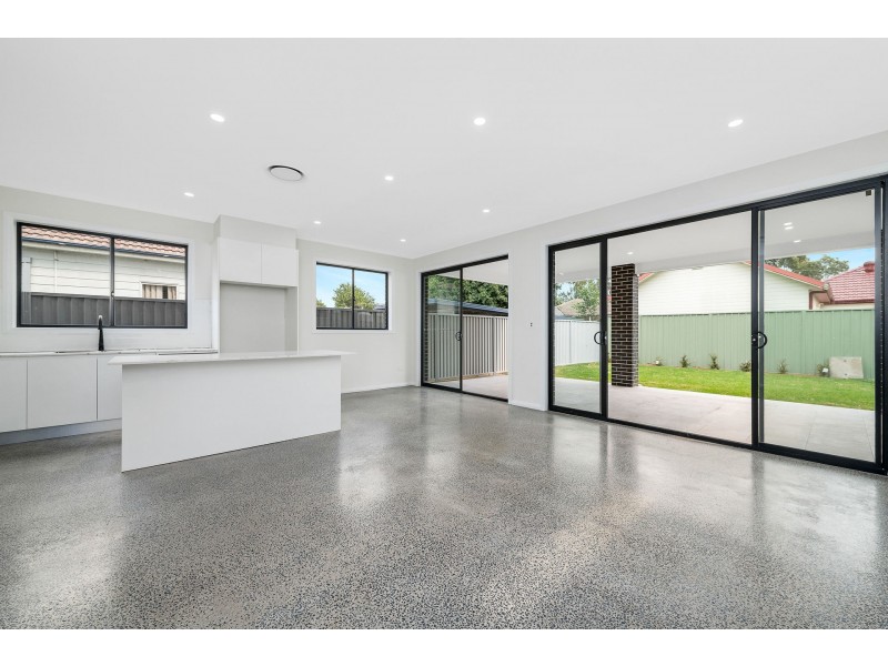 6b Anzac Mews, Wattle Grove NSW 2173