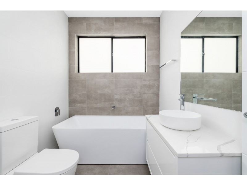 6b Anzac Mews, Wattle Grove NSW 2173