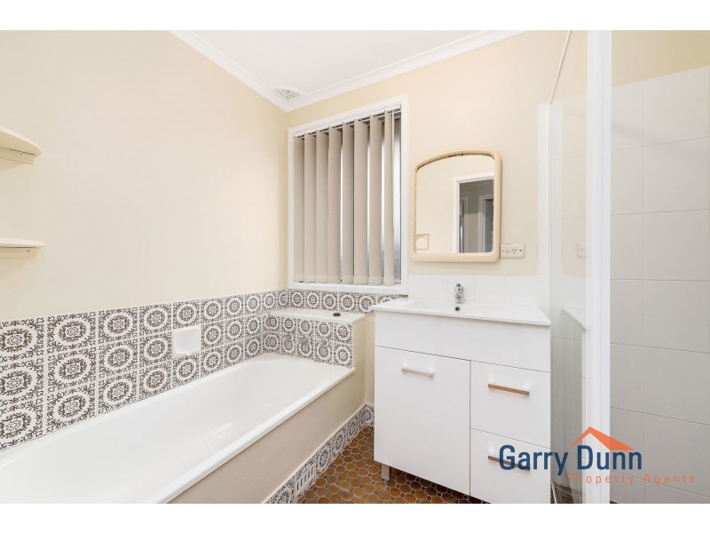 11 Holly Ave, Chipping Norton NSW 2170