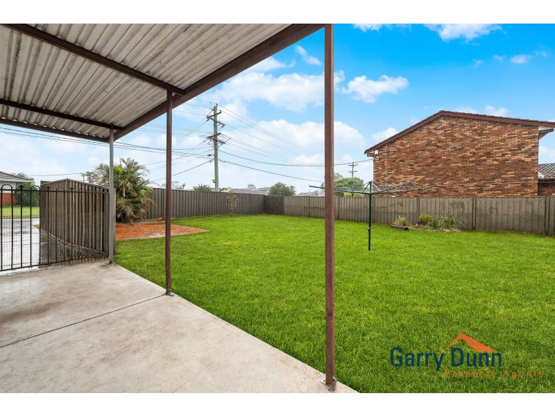 11 Holly Ave, Chipping Norton NSW 2170