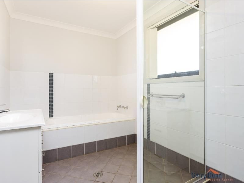 2/62 Ikara Crescent, Moorebank NSW 2170