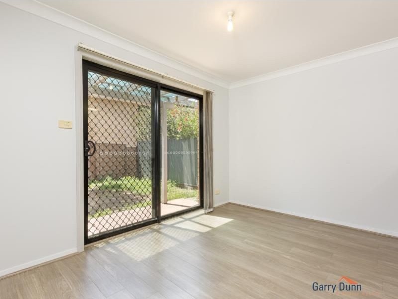 2/62 Ikara Crescent, Moorebank NSW 2170