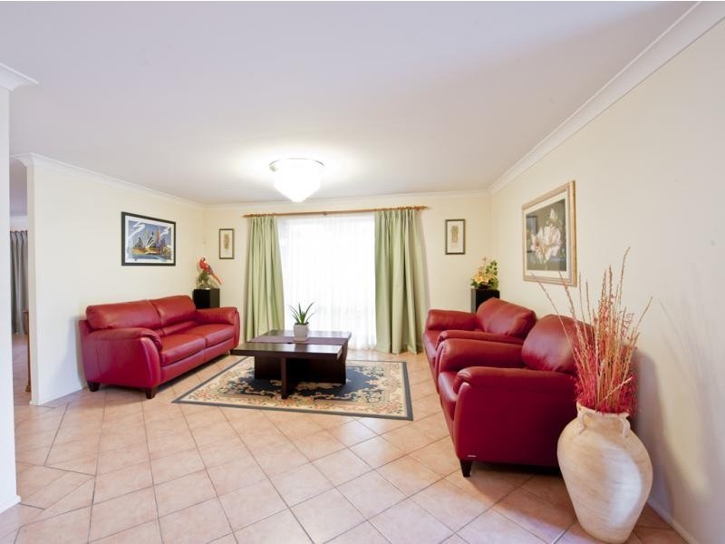 8 Bergalia Close, Prestons NSW 2170