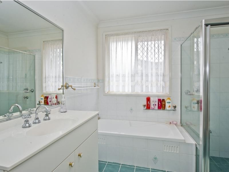 8 Bergalia Close, Prestons NSW 2170