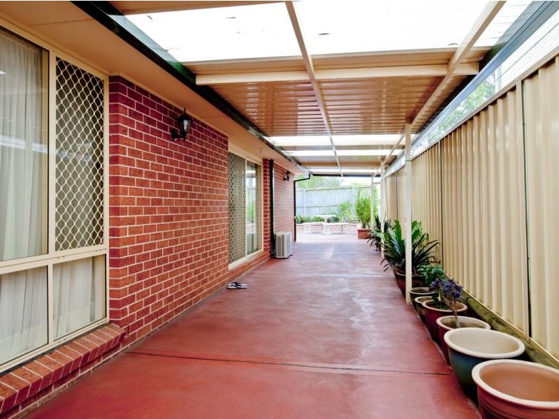 8 Bergalia Close, Prestons NSW 2170