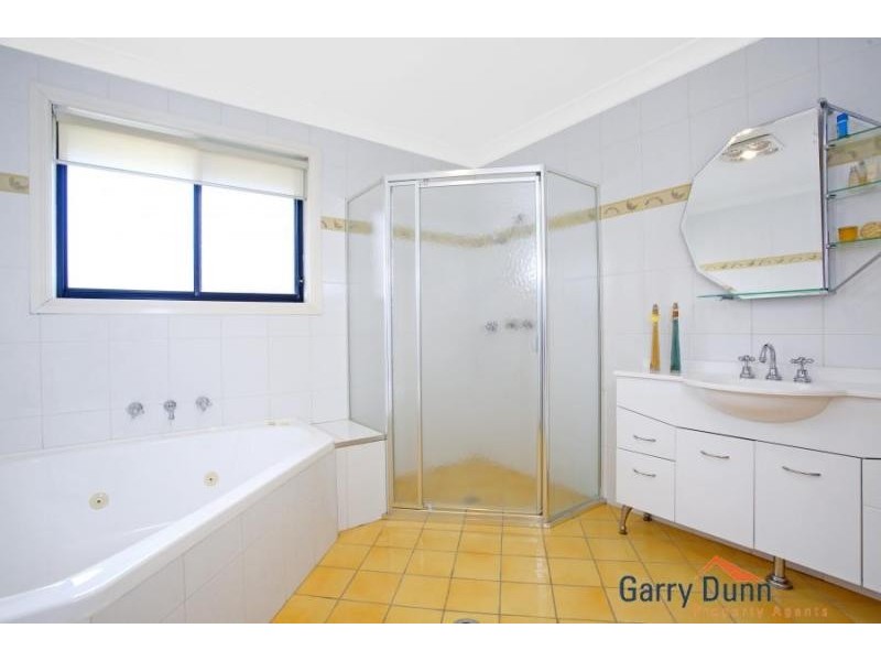 9 Natalie Close, Casula NSW 2170