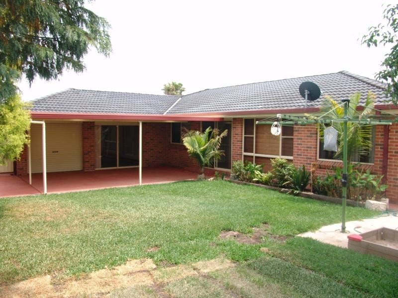 1 Larbert Place, Prestons NSW 2170