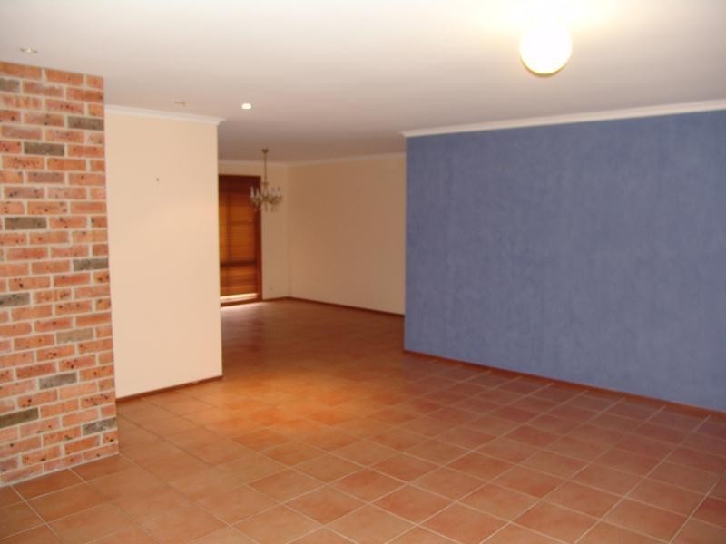 1 Larbert Place, Prestons NSW 2170
