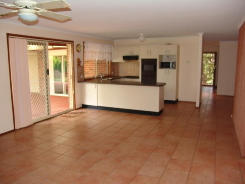 1 Larbert Place, Prestons NSW 2170