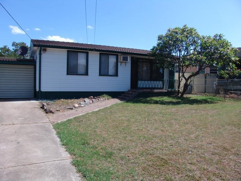 10 Dunrossil Avenue, Casula NSW 2170