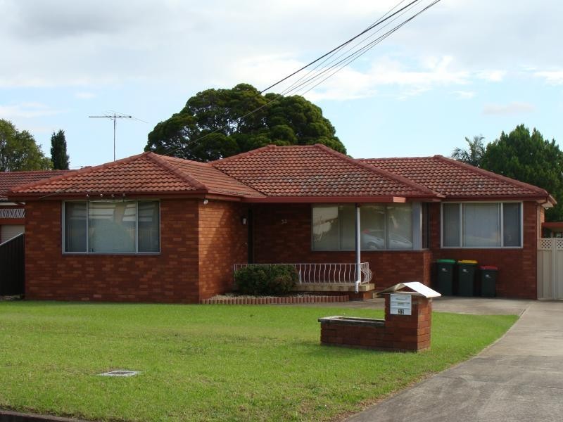 32 Craig Avenue, Moorebank NSW 2170