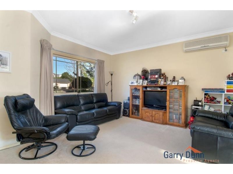 2/11 Yarran Crt, Wattle Grove NSW 2173