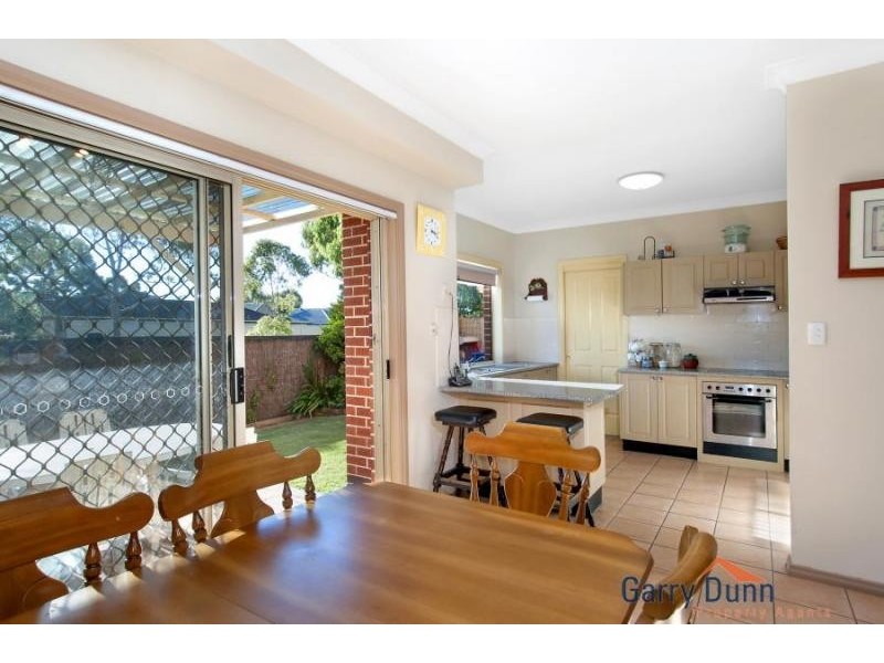 2/11 Yarran Crt, Wattle Grove NSW 2173
