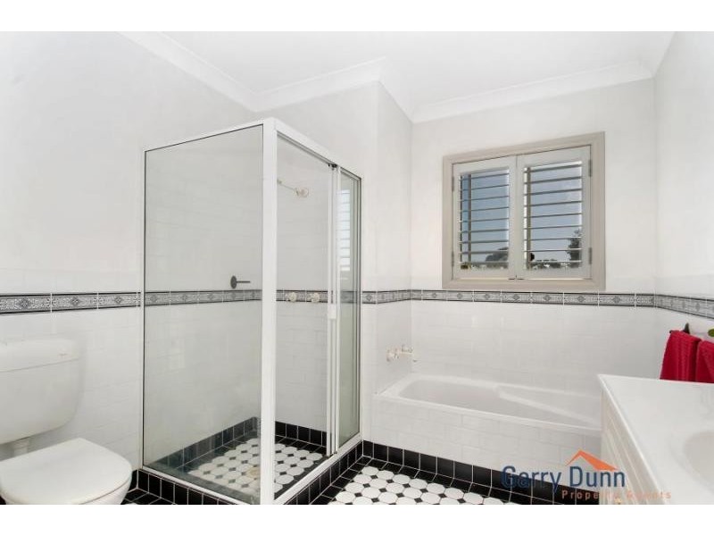 2/11 Yarran Crt, Wattle Grove NSW 2173