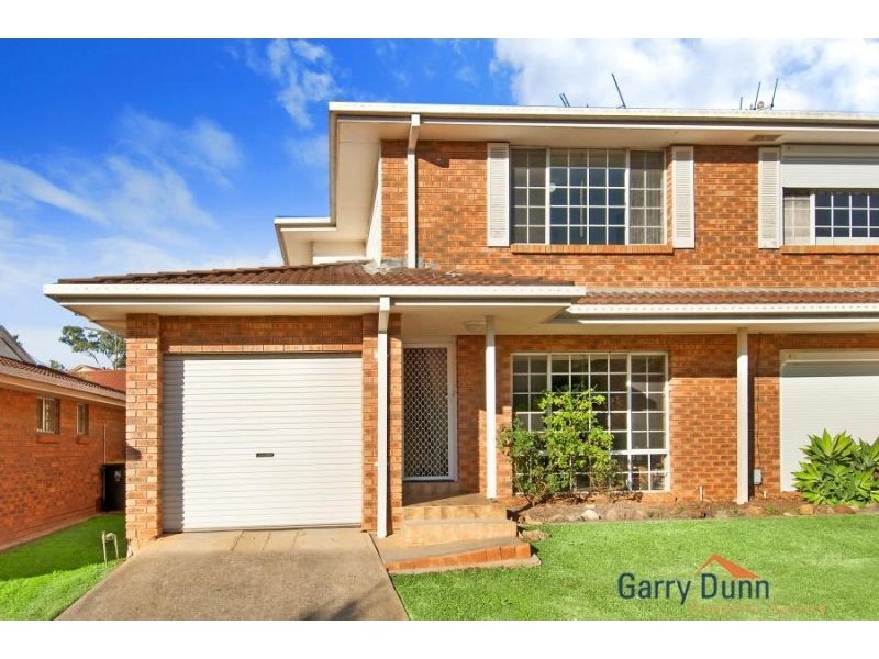 18/4 Jacquinot Pl, Glenfield NSW 2167