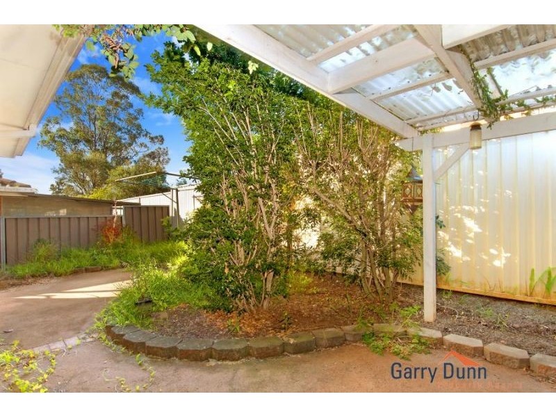 18/4 Jacquinot Pl, Glenfield NSW 2167