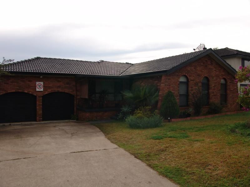 10 Harrow Road, Glenfield NSW 2167