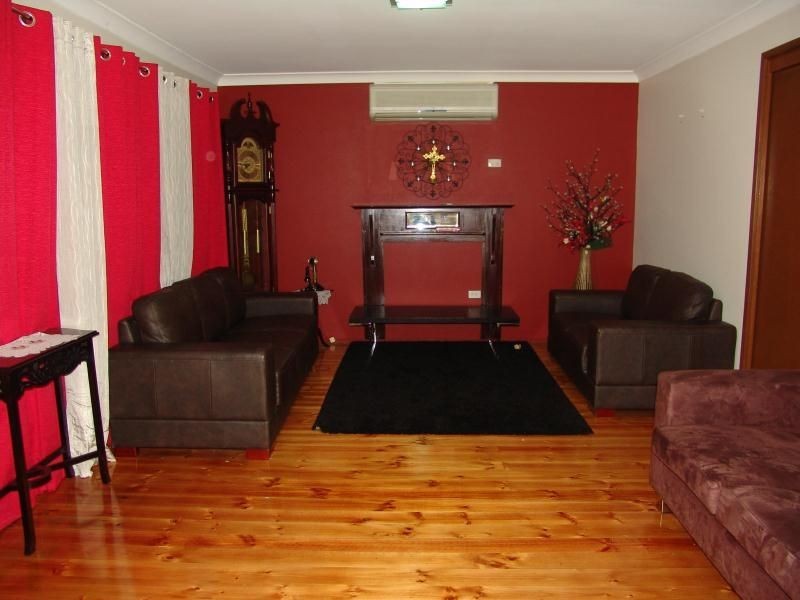 10 Harrow Road, Glenfield NSW 2167