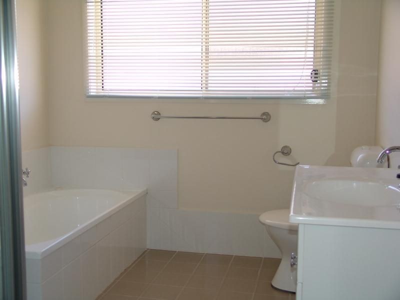 156B Mannow Ave, West Hoxton NSW 2171