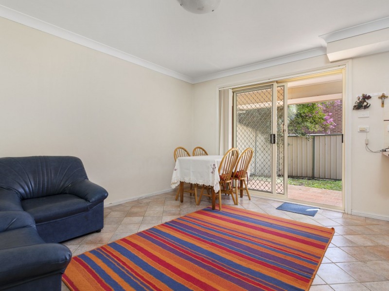 2/204 Heathcote Rd, Hammondville NSW 2170