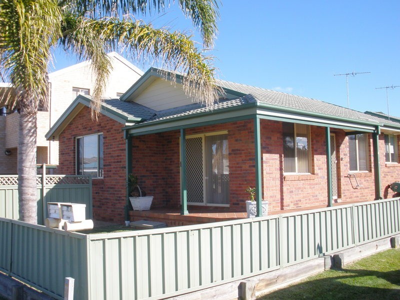 Blacksmiths NSW 2281