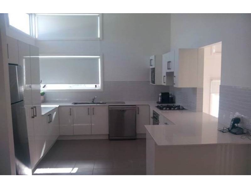 8/4 Crawford Lane, Mount Hutton NSW 2290